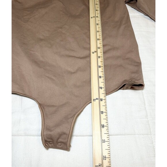 Skims Essential Long Sleeve Scoop Neck Thong Bodysuit Tan Women’s L/XL NEW - Picture 7 of 7